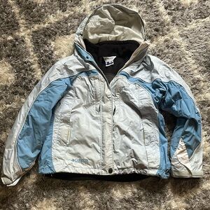 Women’s Columbia Jacket 
Super Warm 
Lots of pockets, waterproof